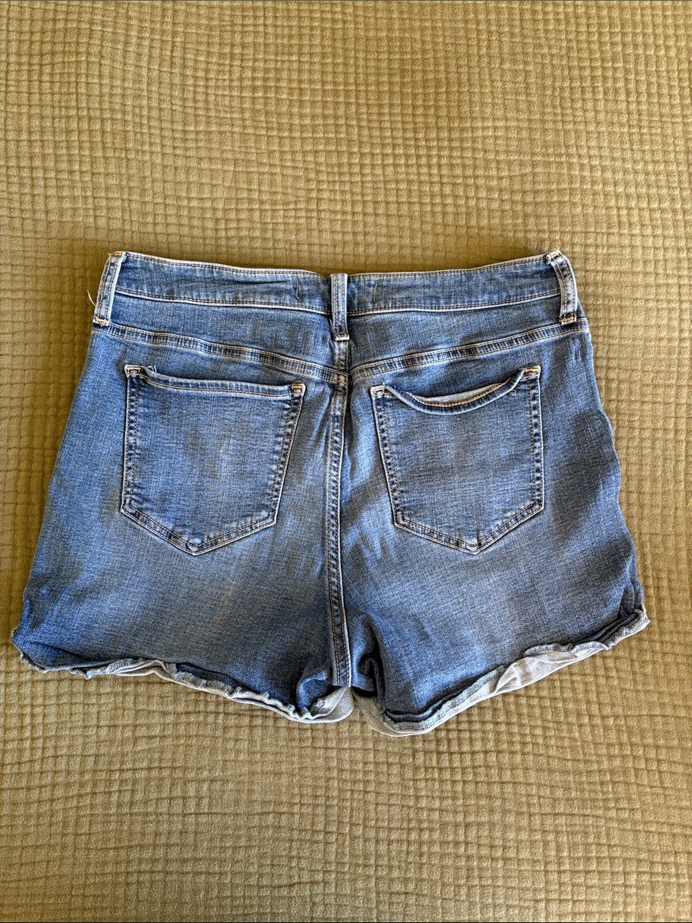 Hollister Curvy High Waist Shorts - Picture 2 of 3